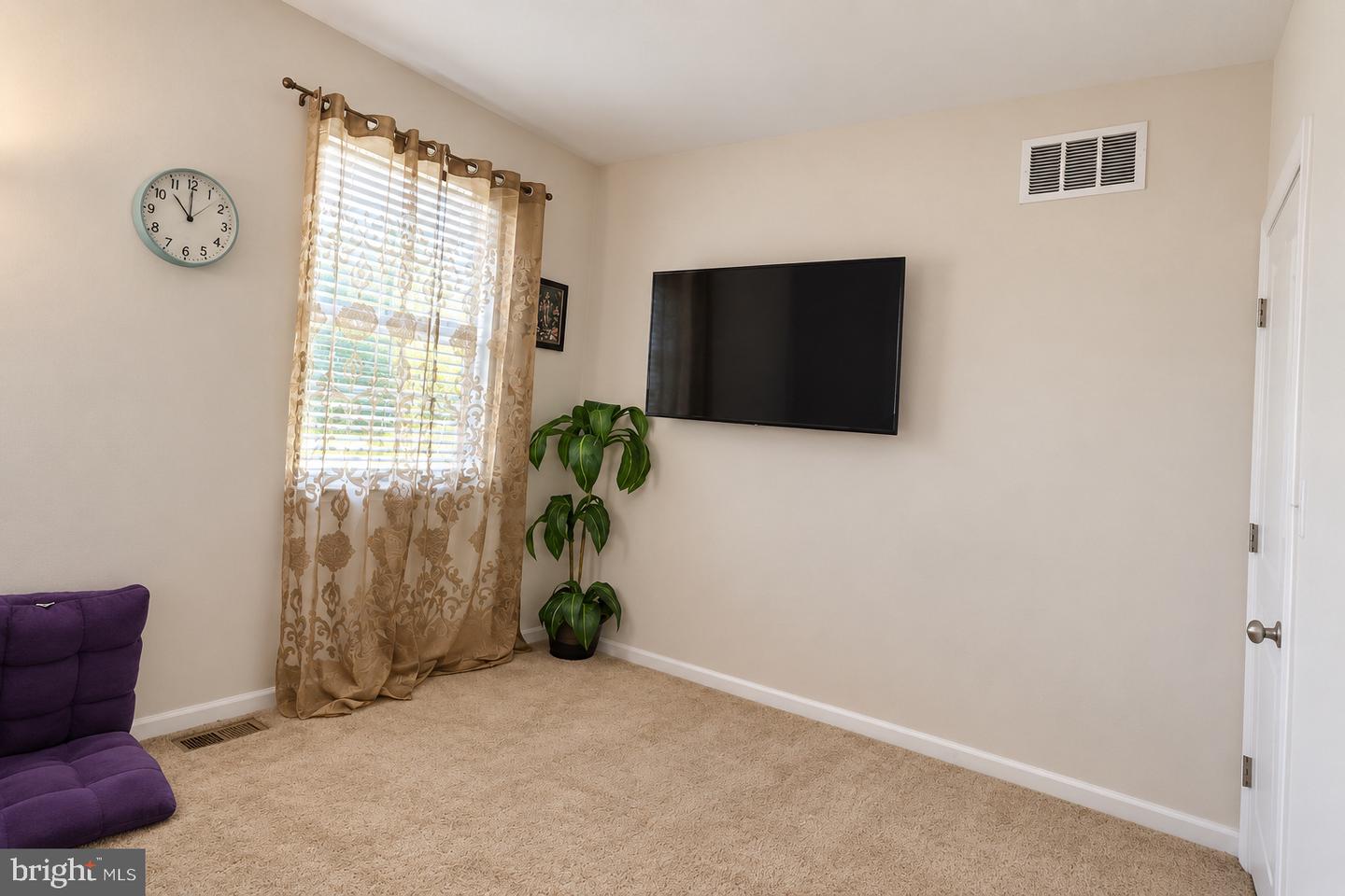 1 Westmont Dr Property Photo 8