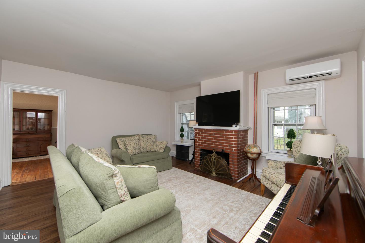 303 Van Sciver St Property Photo 5
