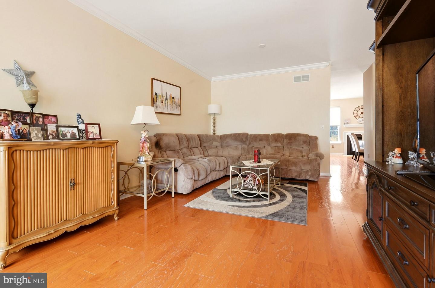 221 Hawthorne Way Property Photo 3