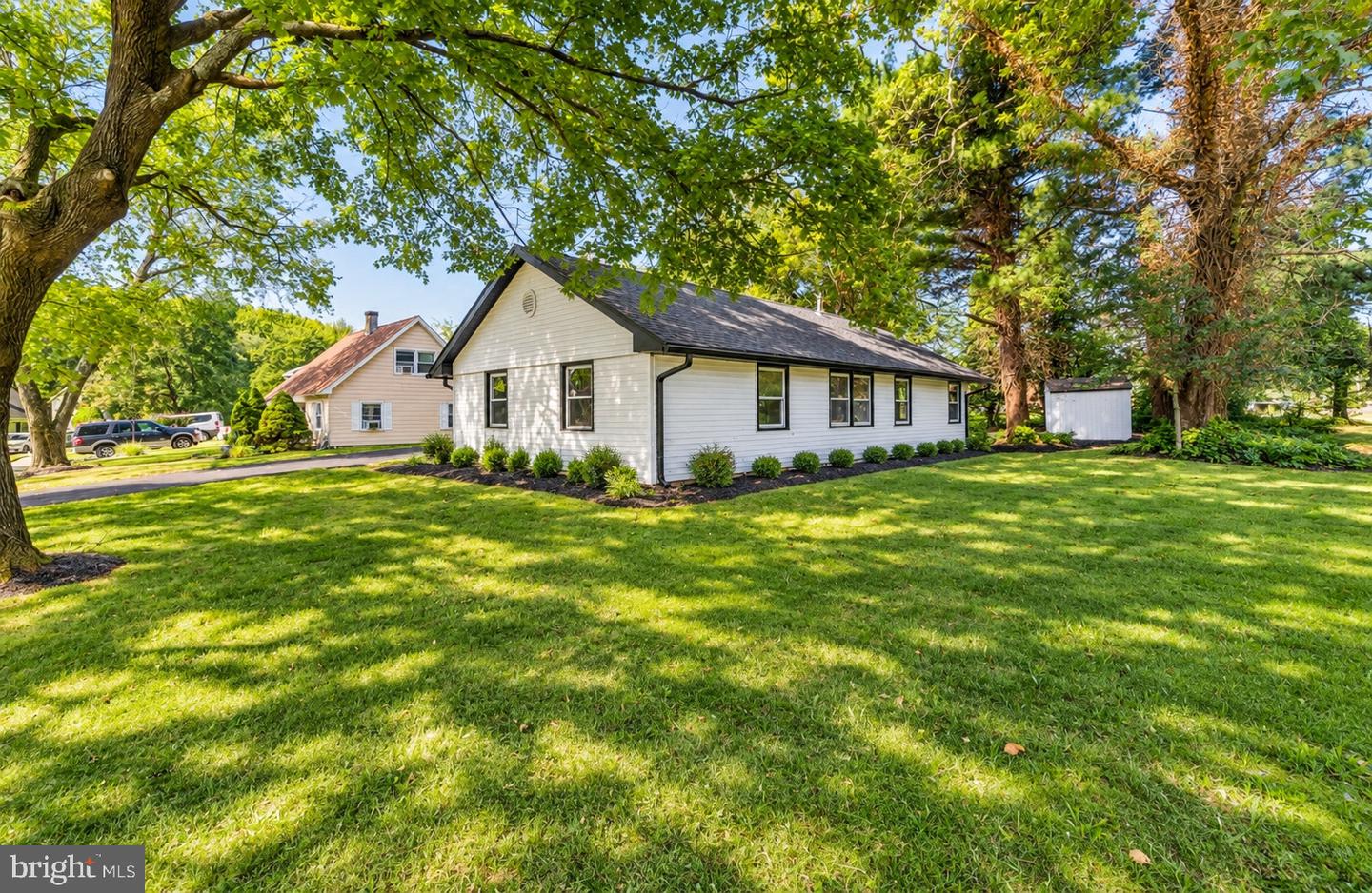 2 Bonnie Ln Property Photo 5