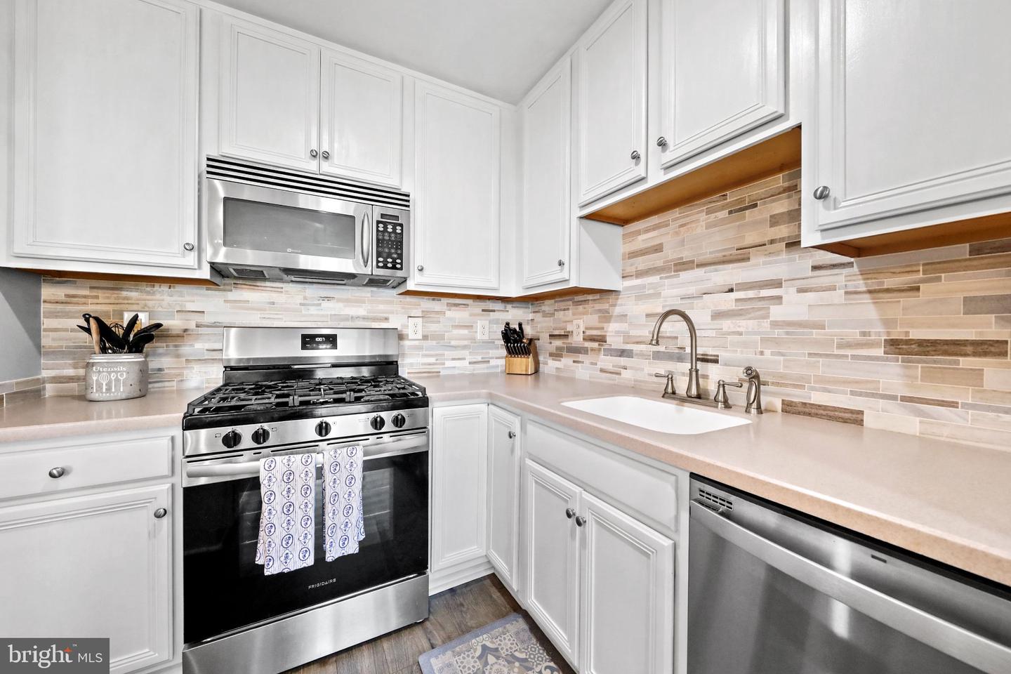 506 Nottingham Pl Property Photo 9