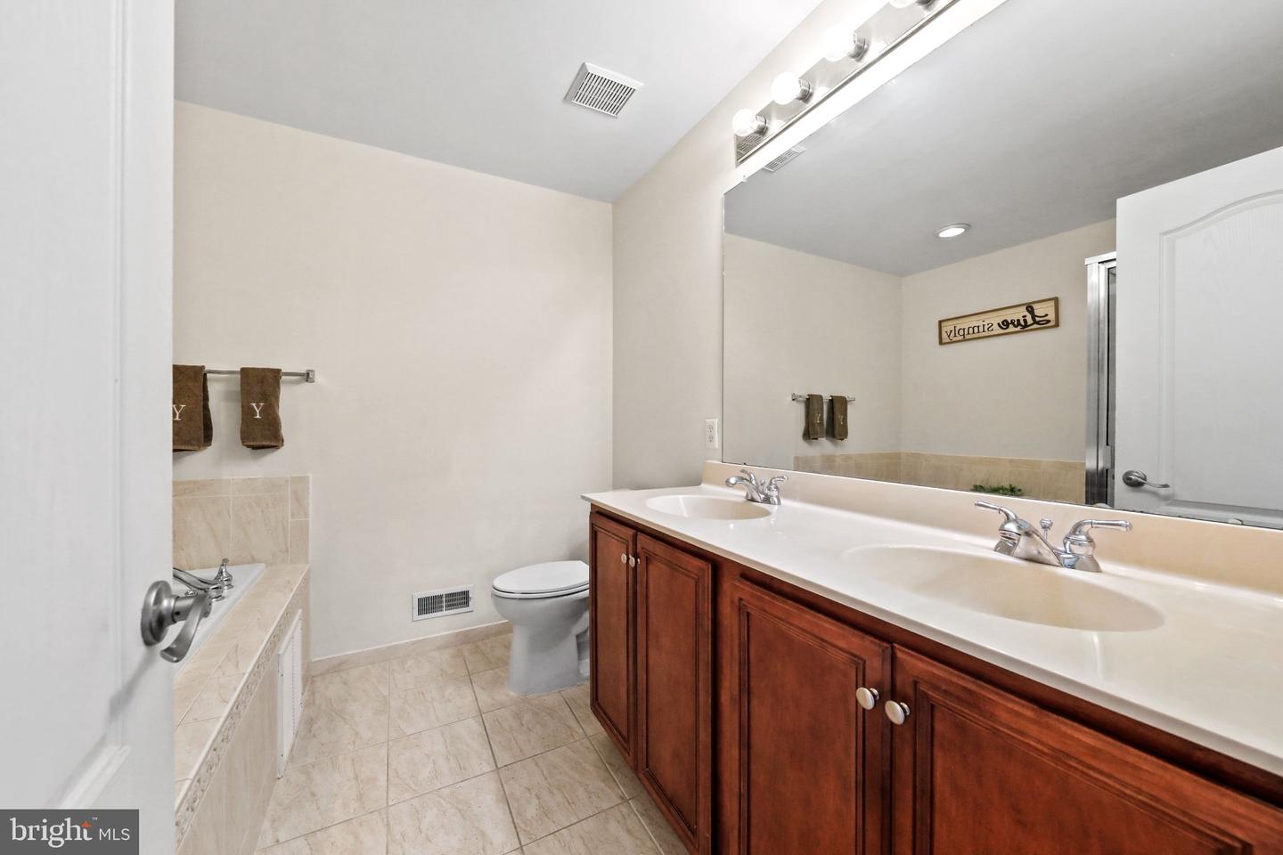 506 Nottingham Pl Property Photo 20