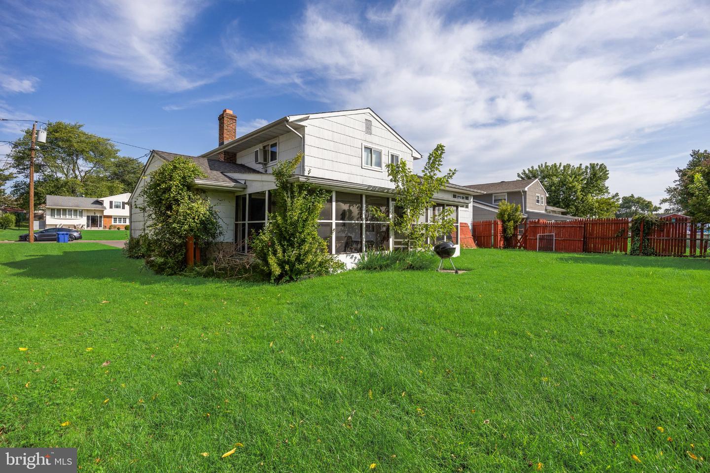 32 Suburban Property Photo 5