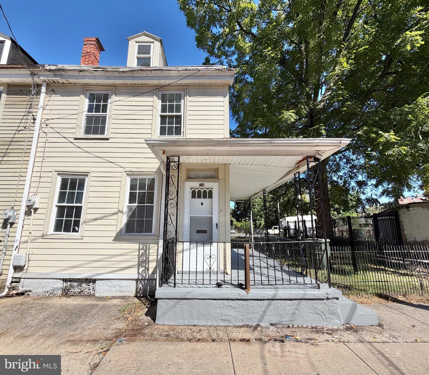 321 YORK ST Property Photo 1