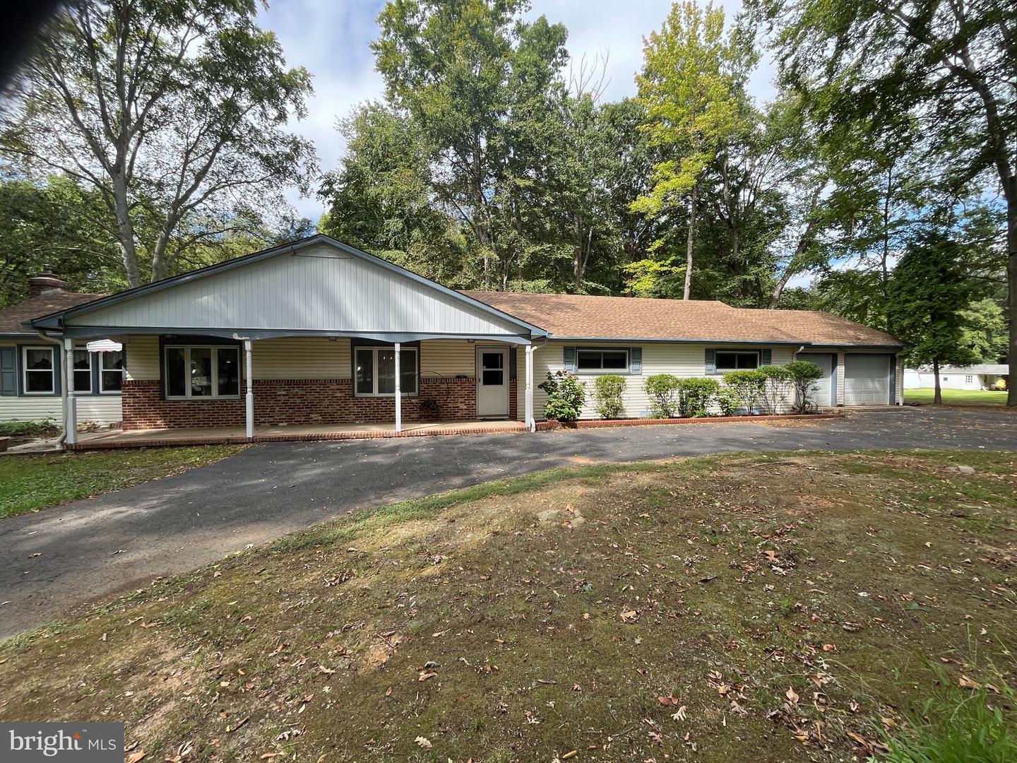 230 Burrs Rd Property Photo 1