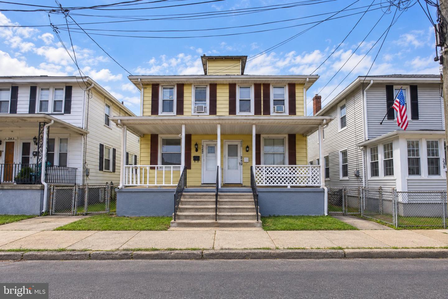 240 Filmore St Property Photo 1