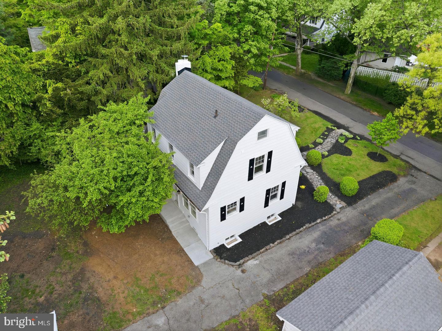 4 2nd St Property Photo 37