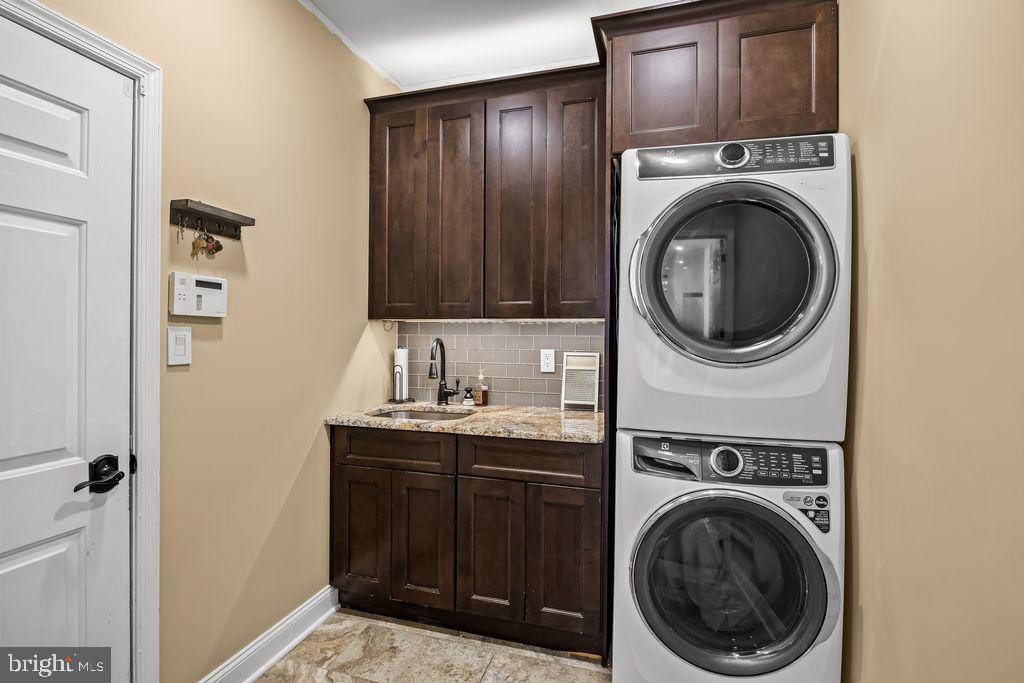 7 Woodyfield Ln Property Photo 18