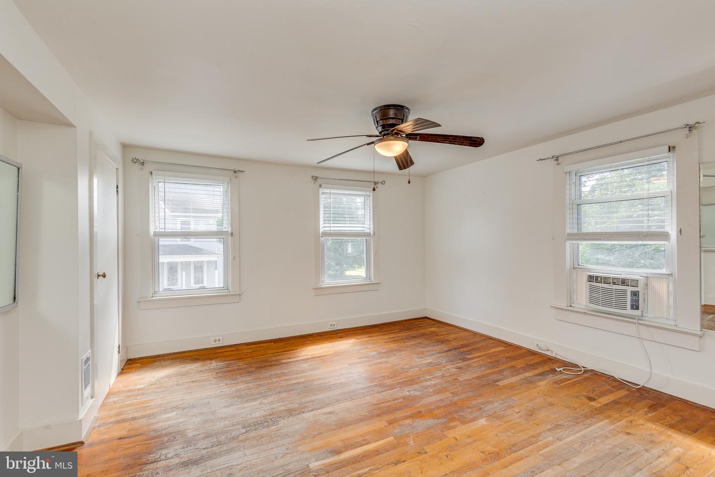 26 Chestnut St Property Photo 17
