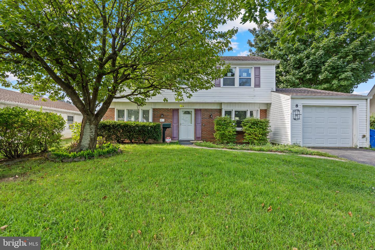 8 Holton Ln Property Photo 1
