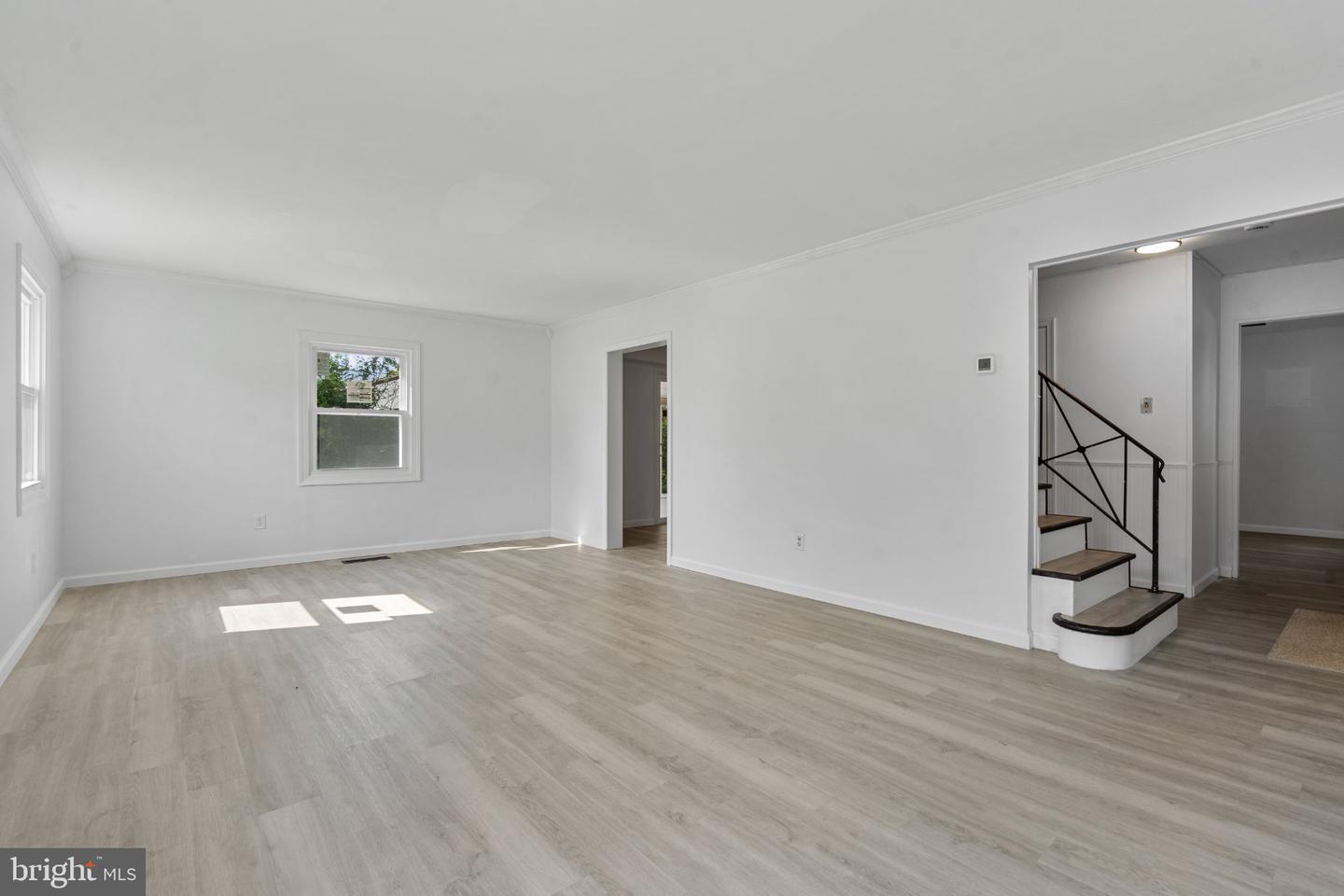 8 Holton Ln Property Photo 6