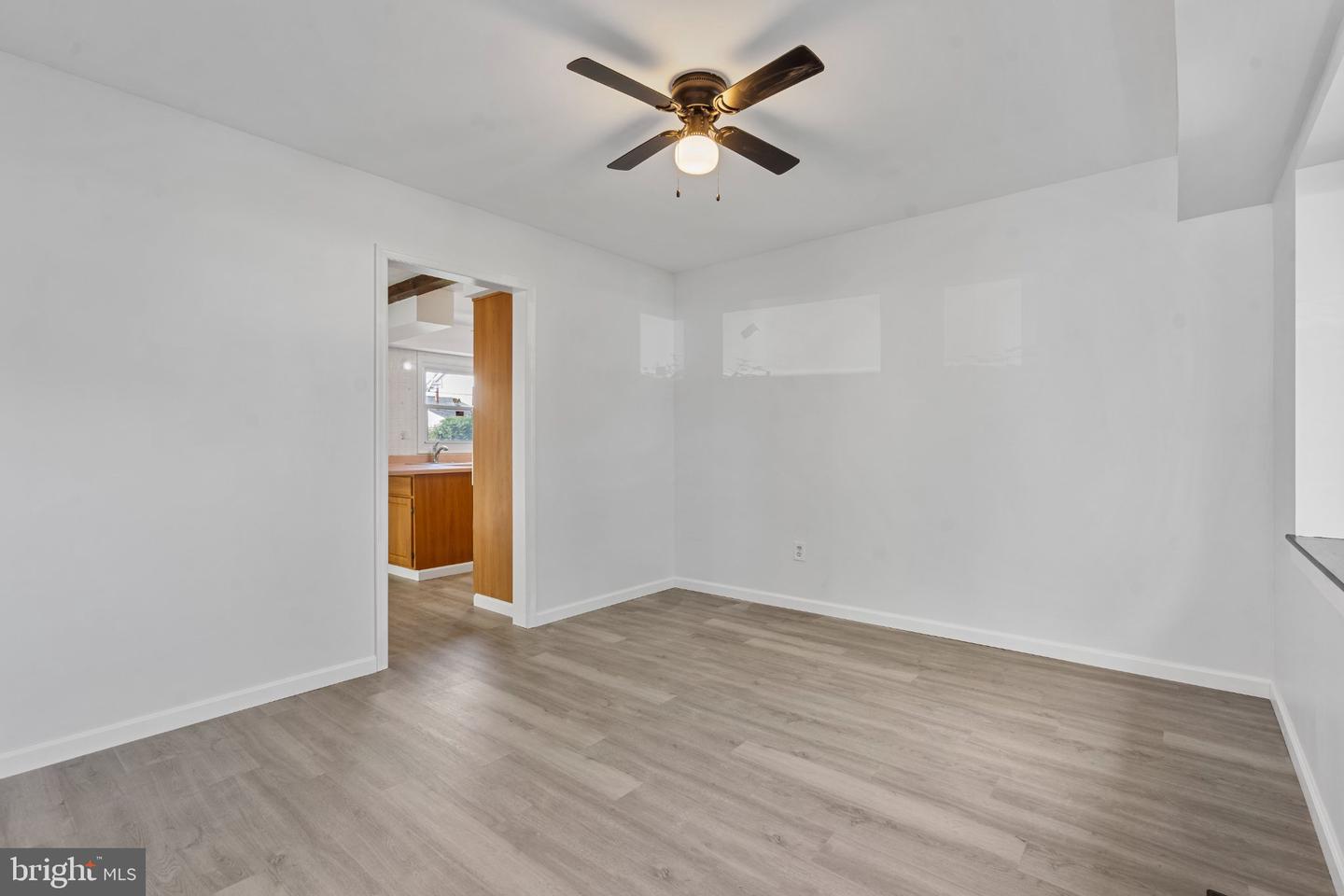 8 Holton Ln Property Photo 10