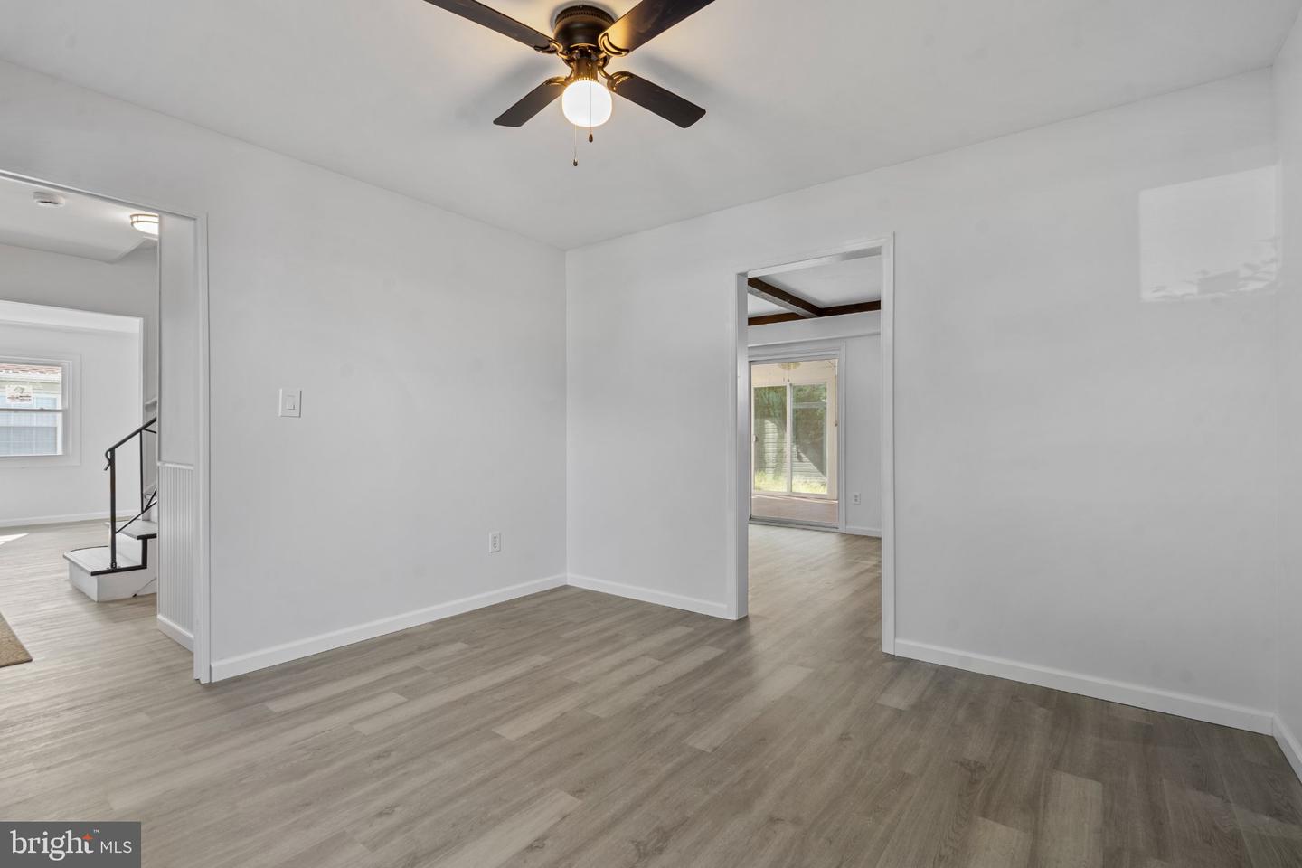 8 Holton Ln Property Photo 17