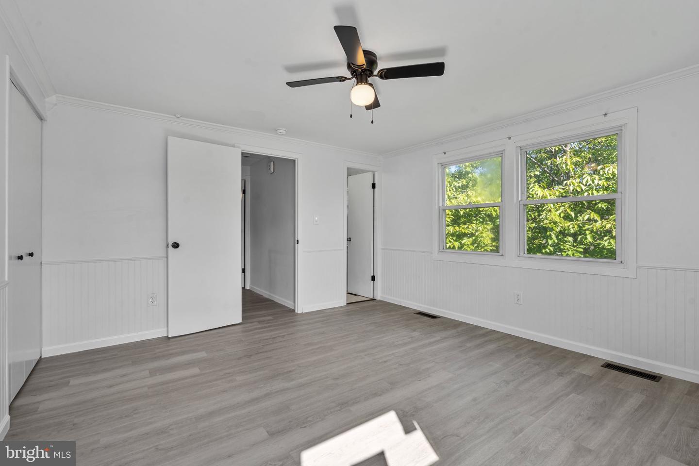 8 Holton Ln Property Photo 24