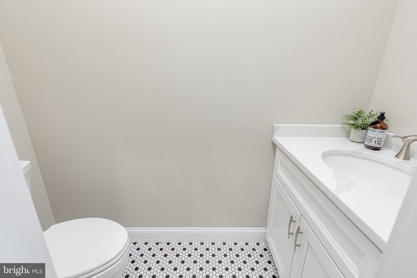 NJBL2120970 Property Photo 25