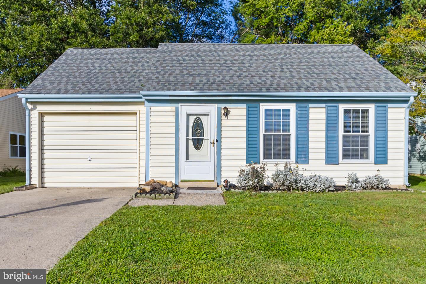 28 CHELSEA PL Property Photo 1