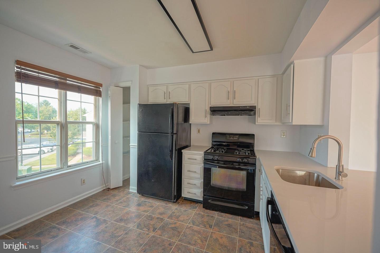 3102-b Limestone Way Property Photo 5