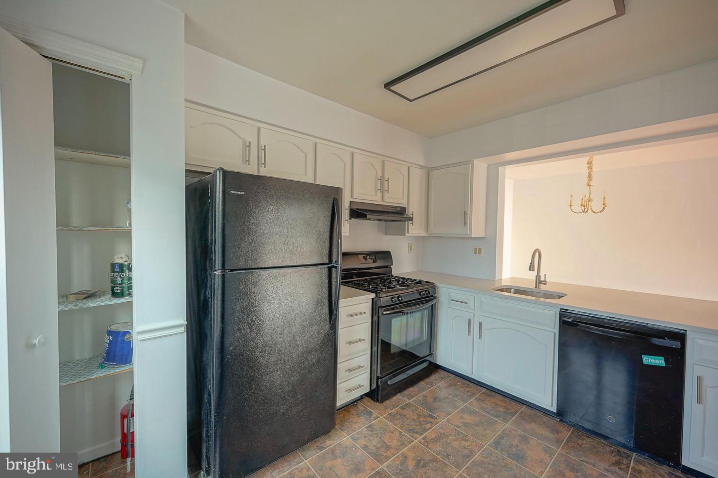 3102-b Limestone Way Property Photo 6