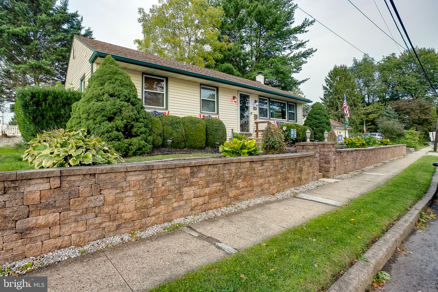 201 S Maple Ave Property Photo 2