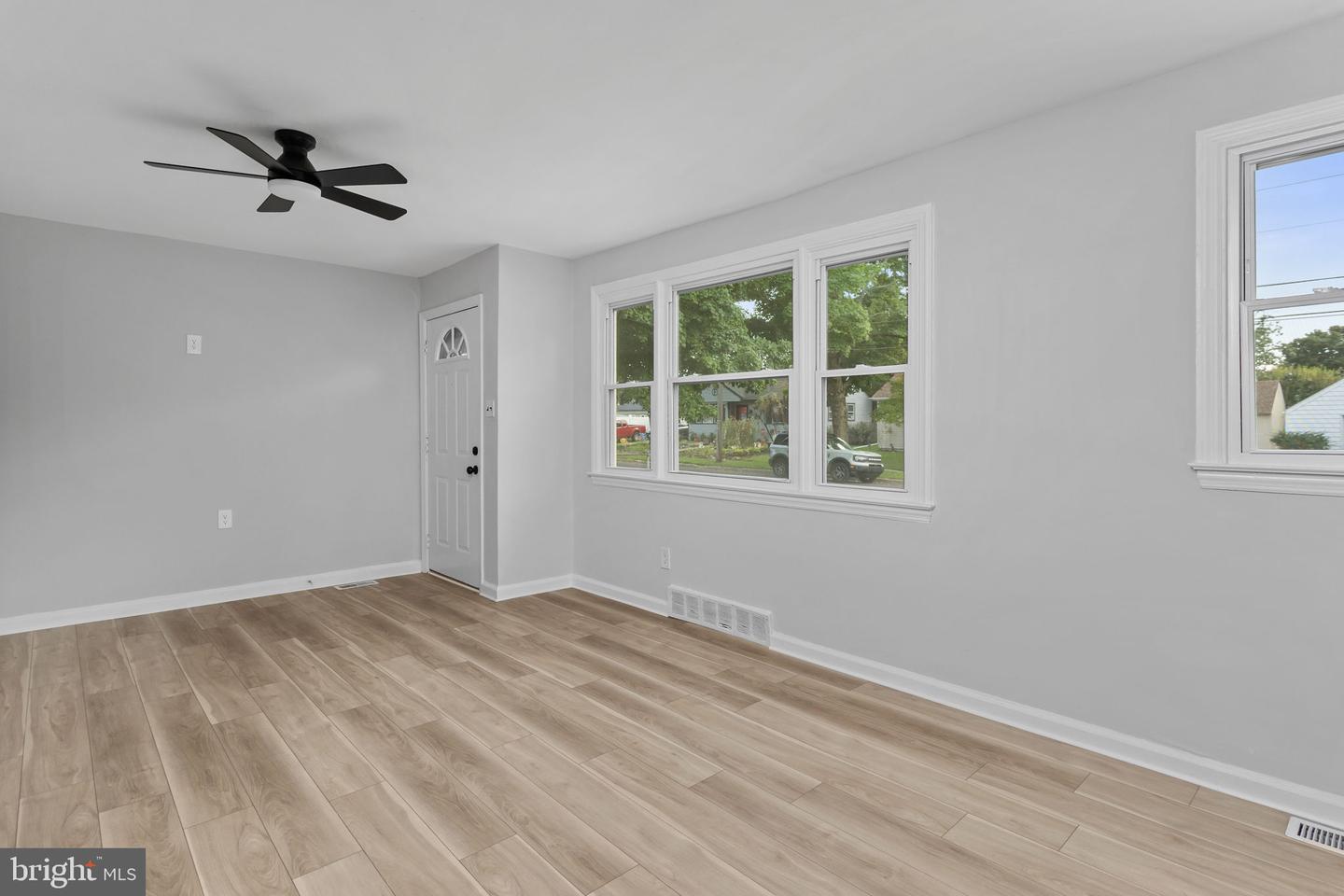 31 Farnsworth Ave Property Photo 6
