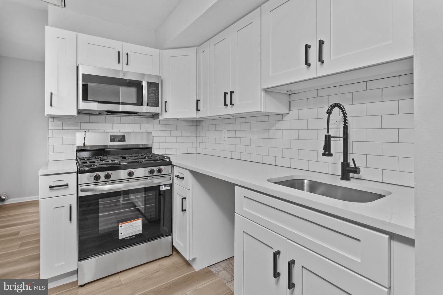 31 Farnsworth Ave Property Photo 9