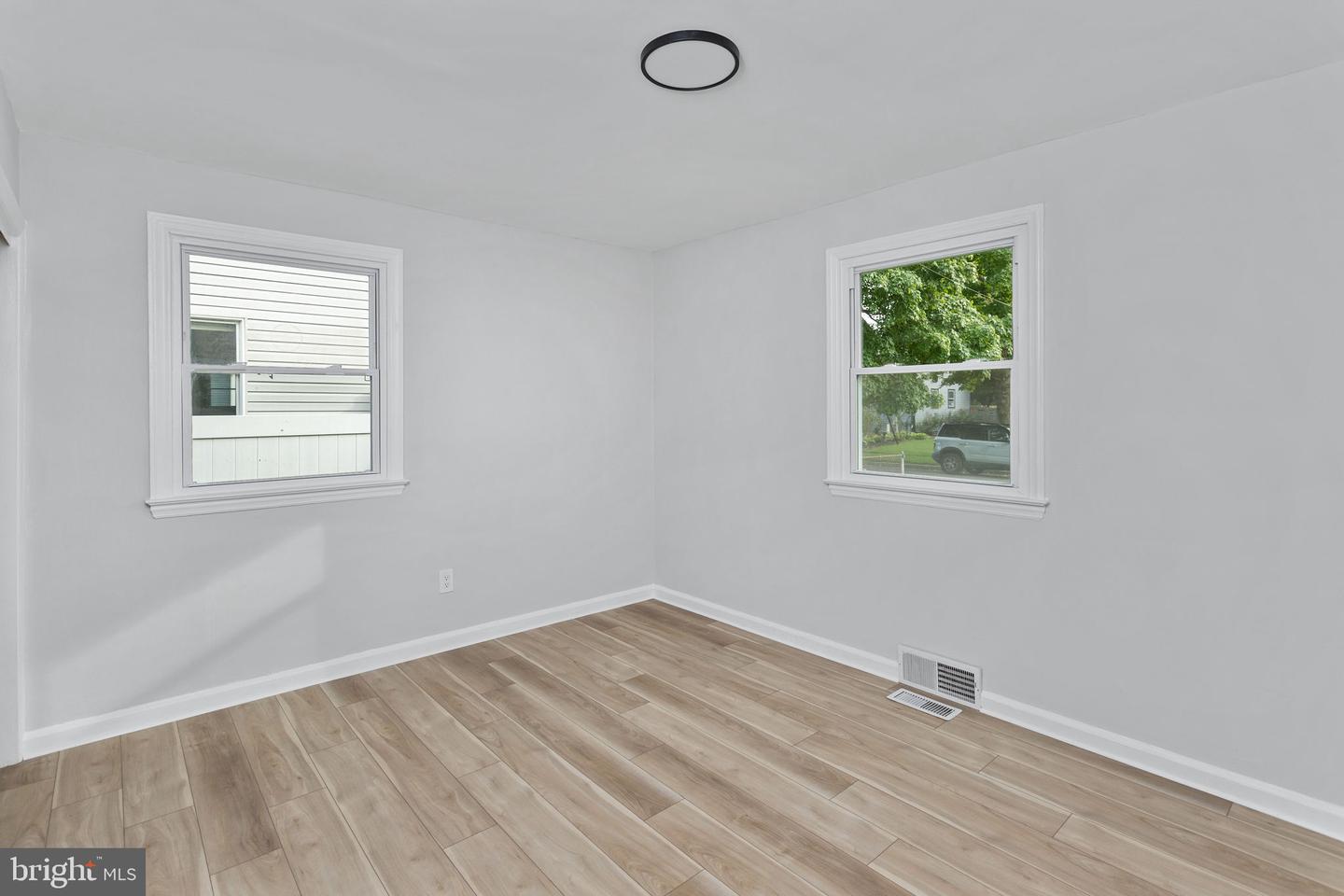 31 Farnsworth Ave Property Photo 14
