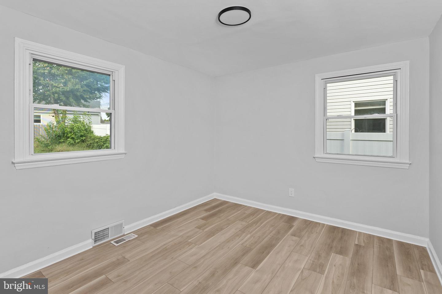 31 Farnsworth Ave Property Photo 17