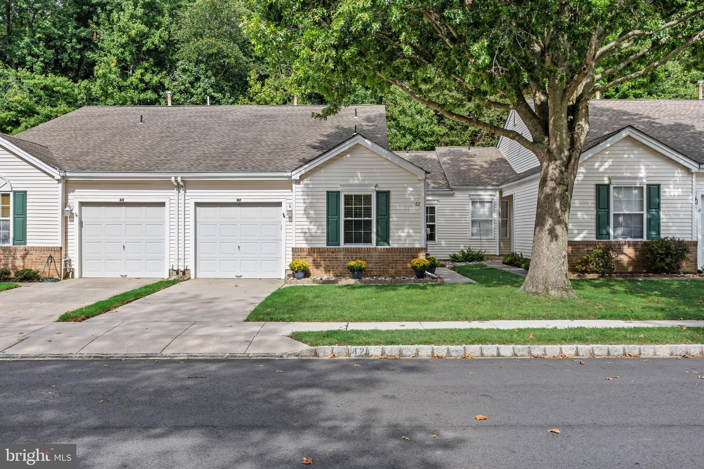 42 Peppergrass Dr N Property Photo 1