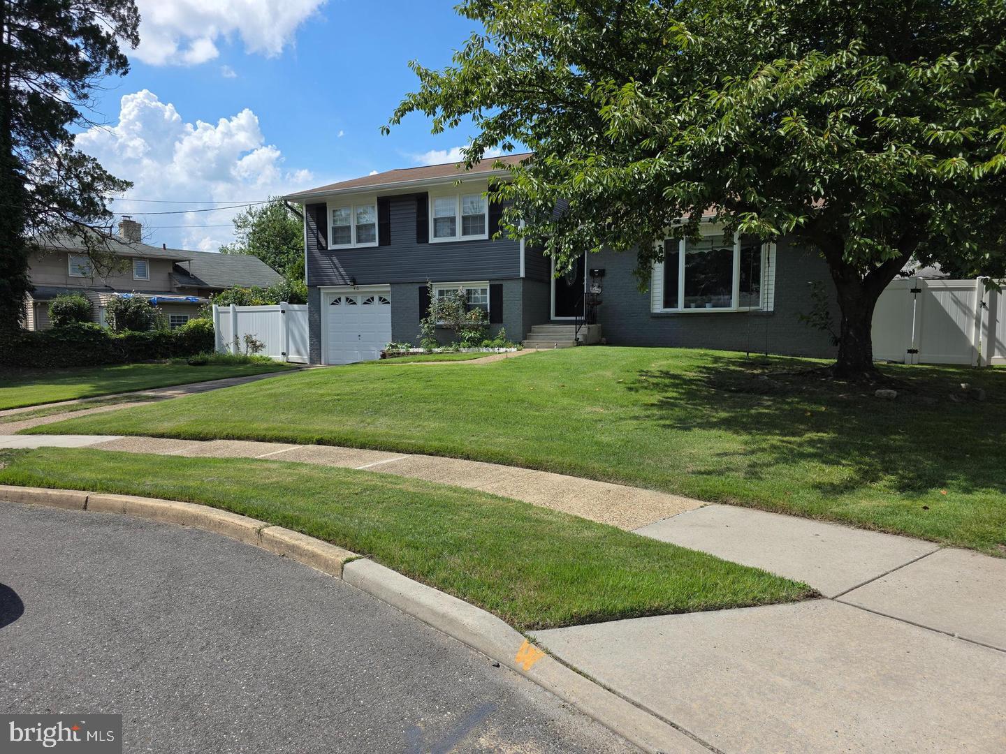 410 TAFT PL Property Photo 1