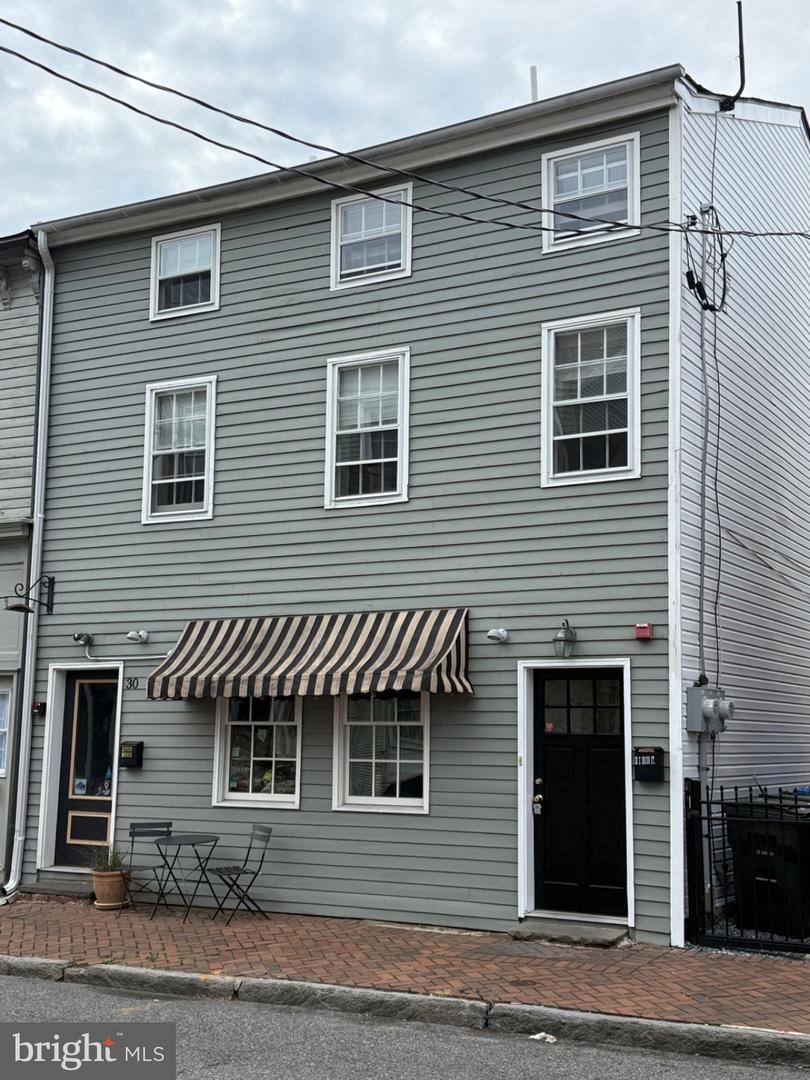 30 E UNION ST Property Photo 1