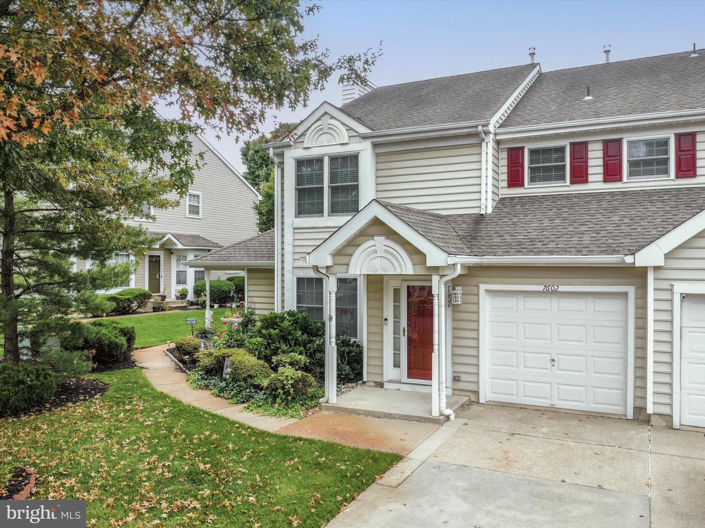 7602-b Normandy Dr Property Photo 3