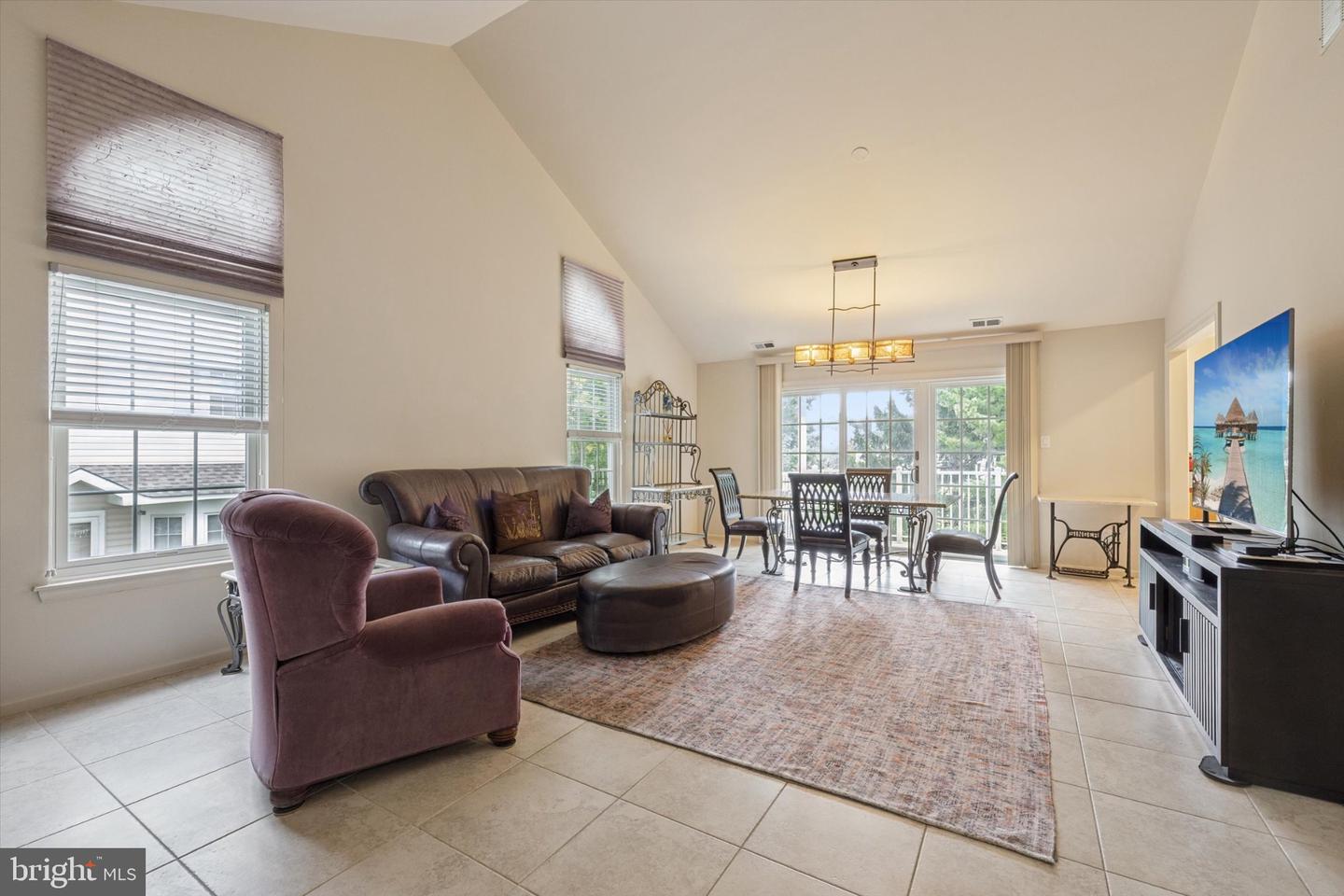 7602-b Normandy Dr Property Photo 6