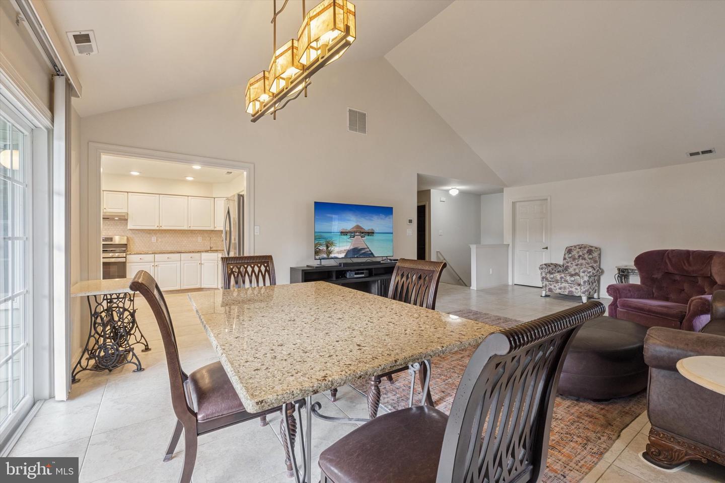 7602-b Normandy Dr Property Photo 10