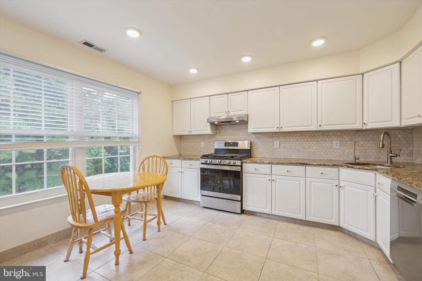 7602-b Normandy Dr Property Photo 12
