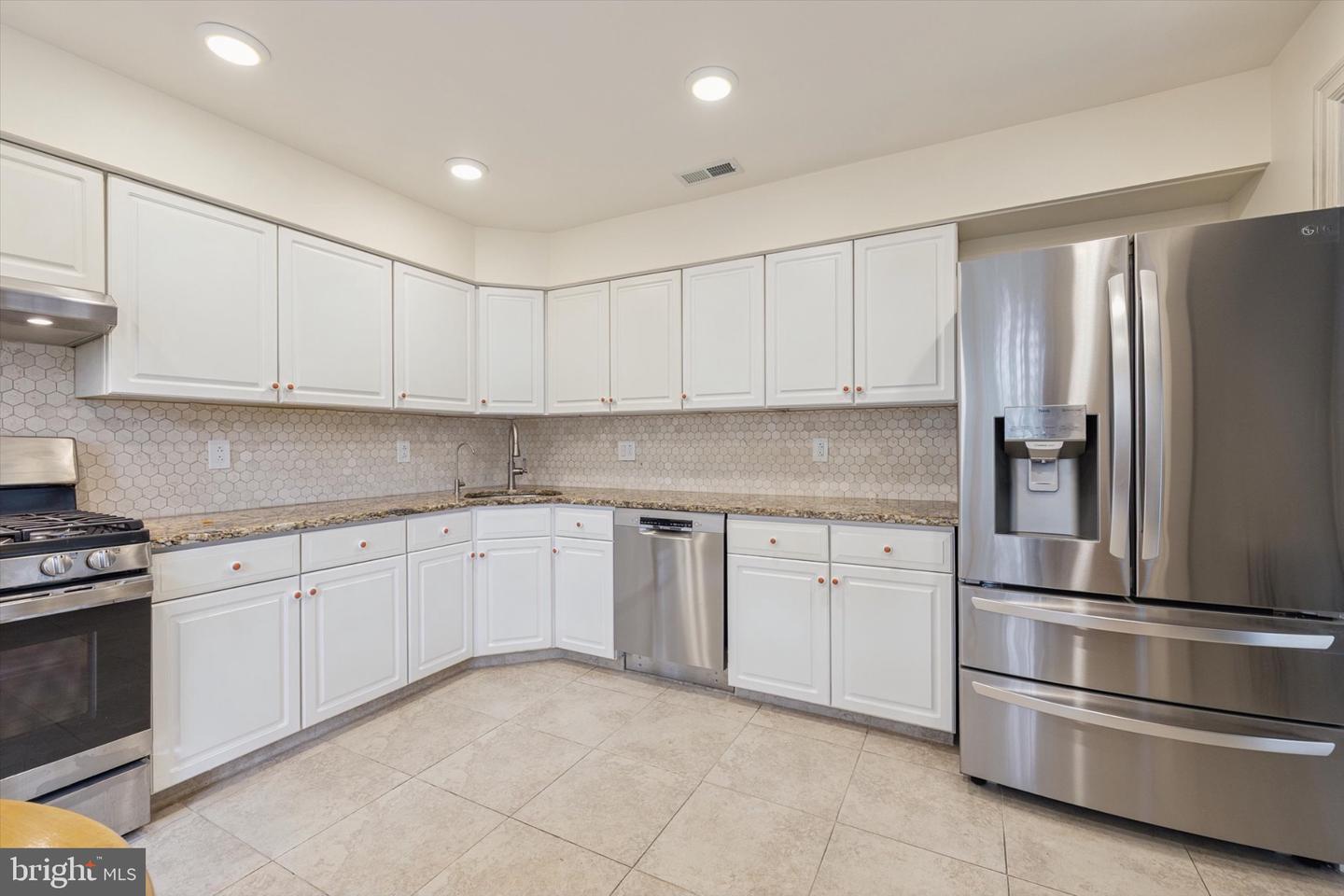 7602-b Normandy Dr Property Photo 13