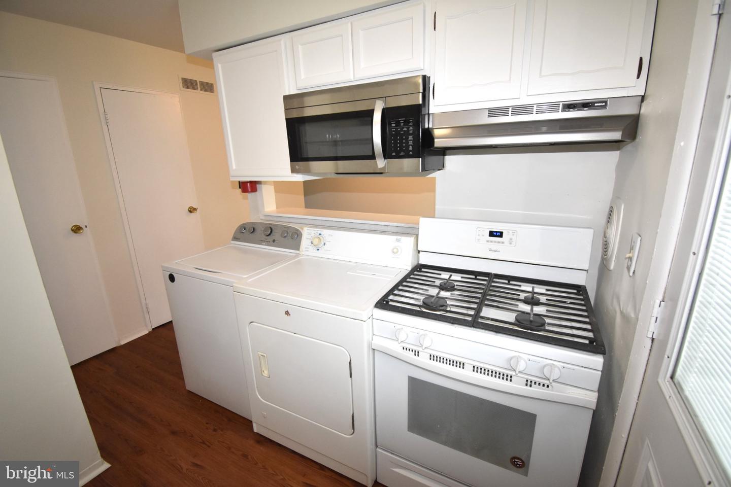 216 E Pearl St Property Photo 8