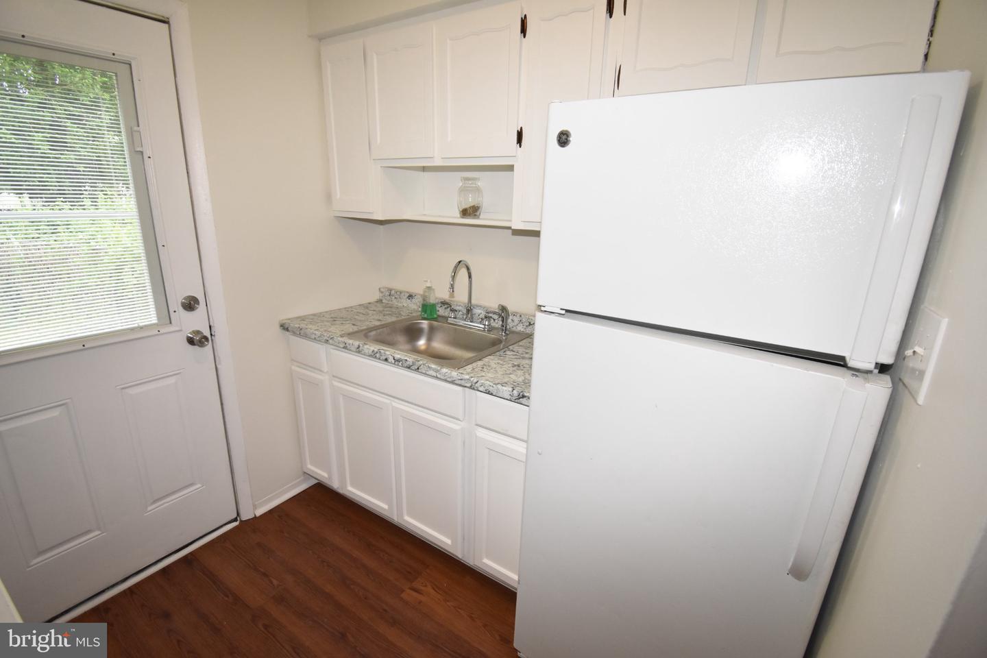 216 E Pearl St Property Photo 9