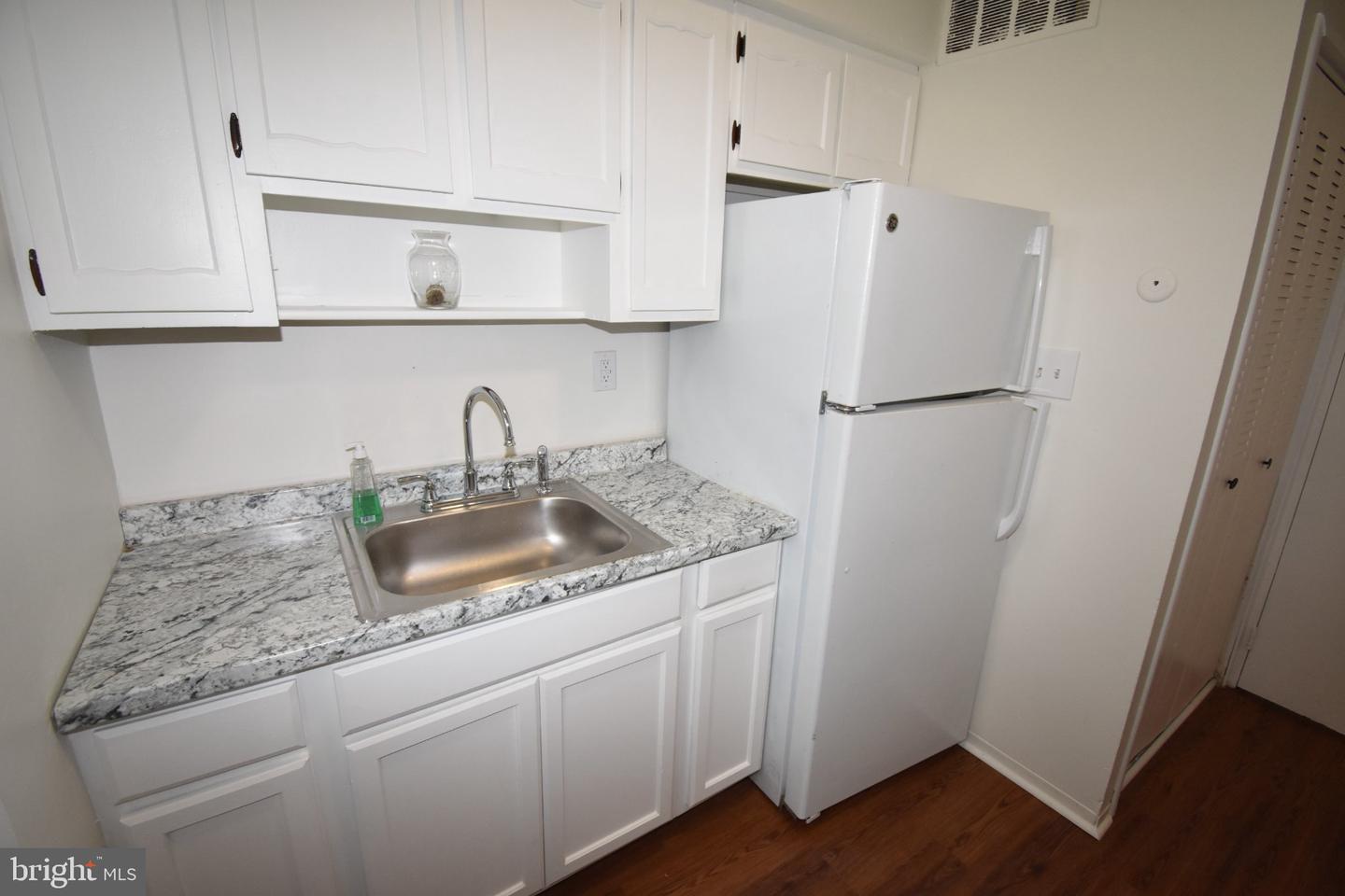 216 E Pearl St Property Photo 10