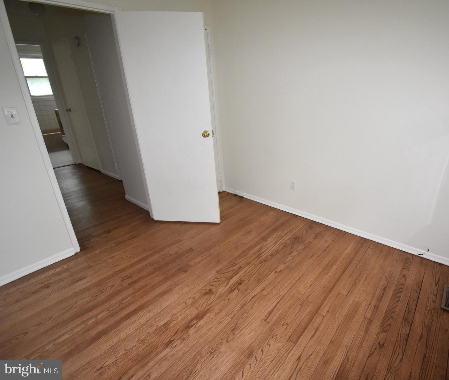 216 E Pearl St Property Photo 13