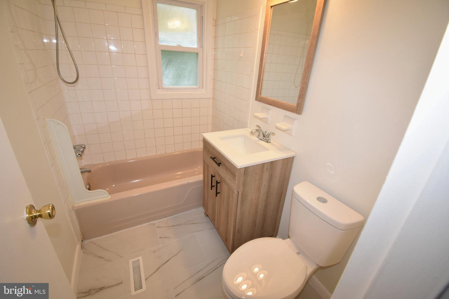 216 E Pearl St Property Photo 20