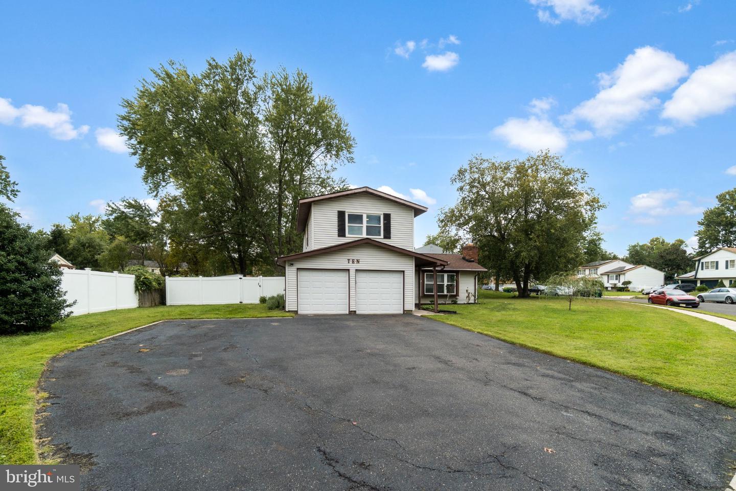 10 Durham Ter Property Photo 3