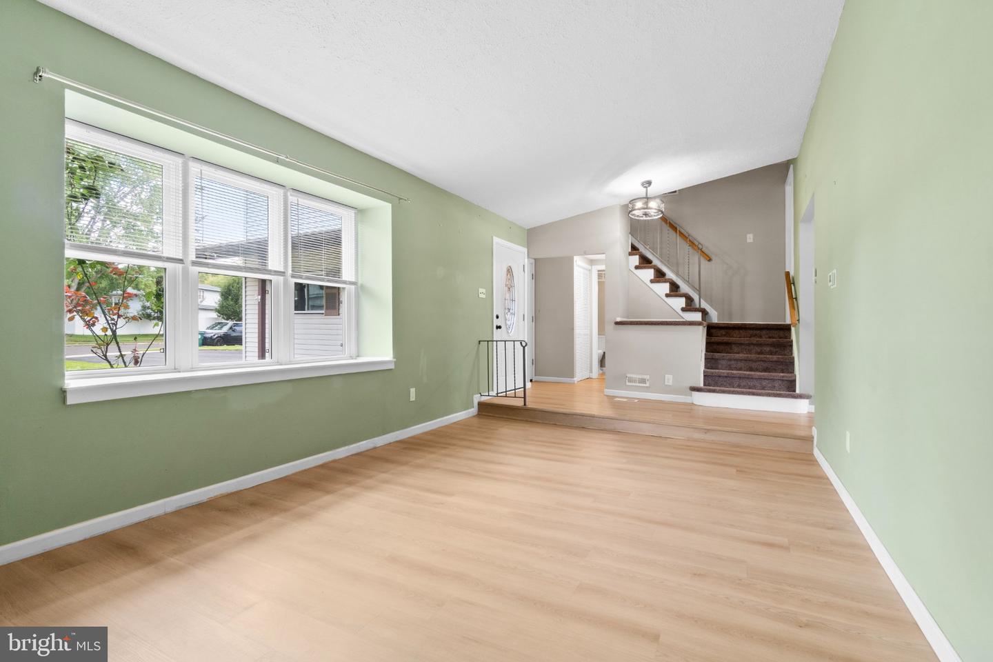 10 Durham Ter Property Photo 5