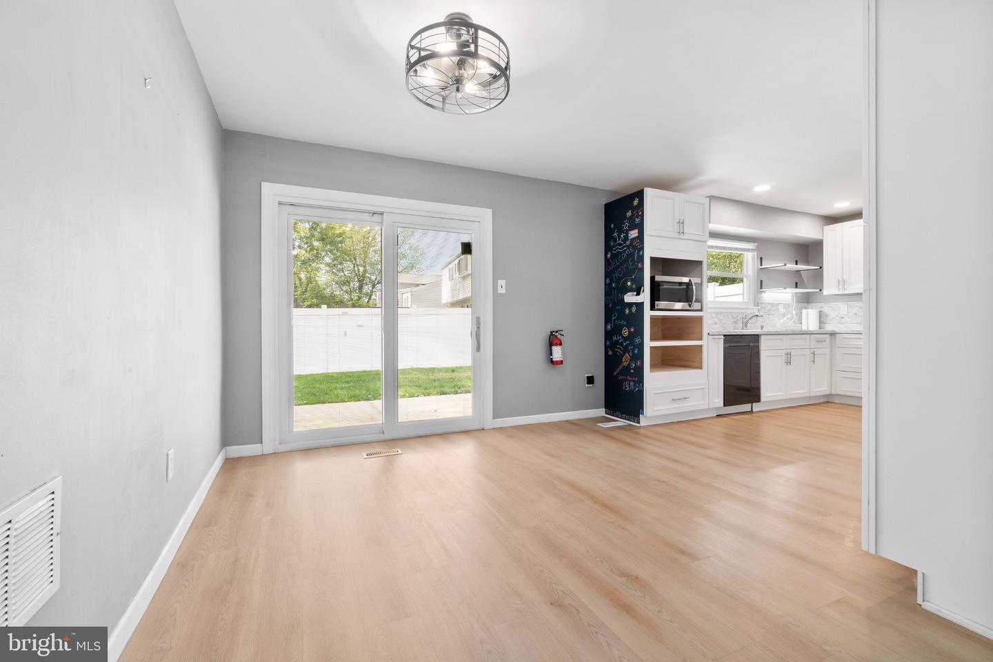 10 Durham Ter Property Photo 8