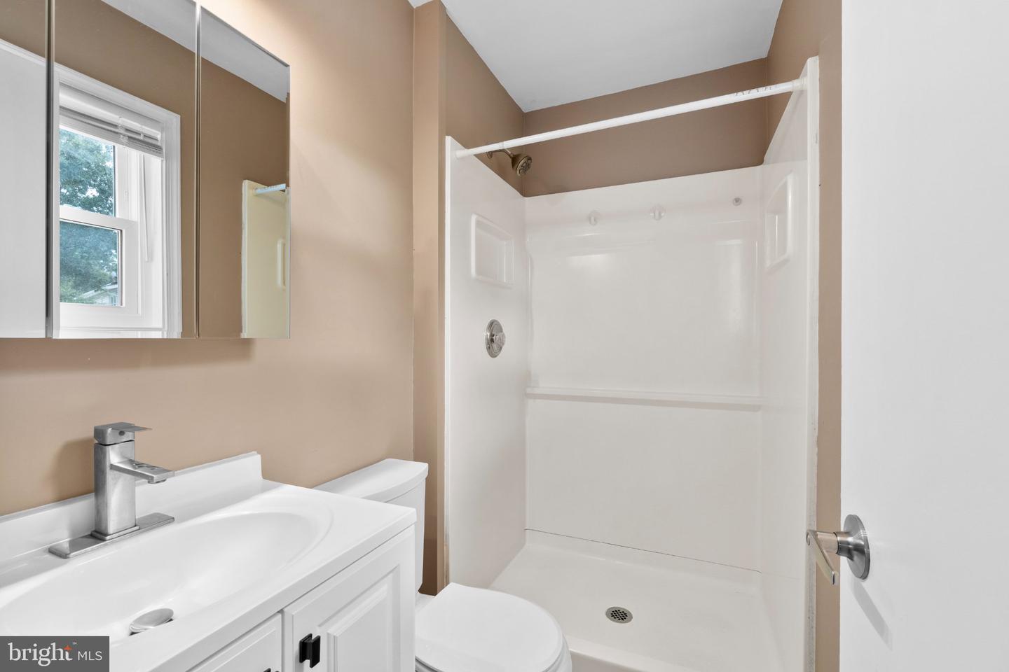 10 Durham Ter Property Photo 18
