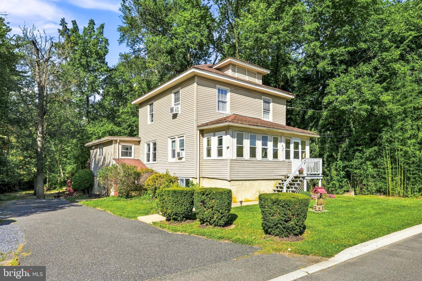 208 Hartford Rd Property Photo 1