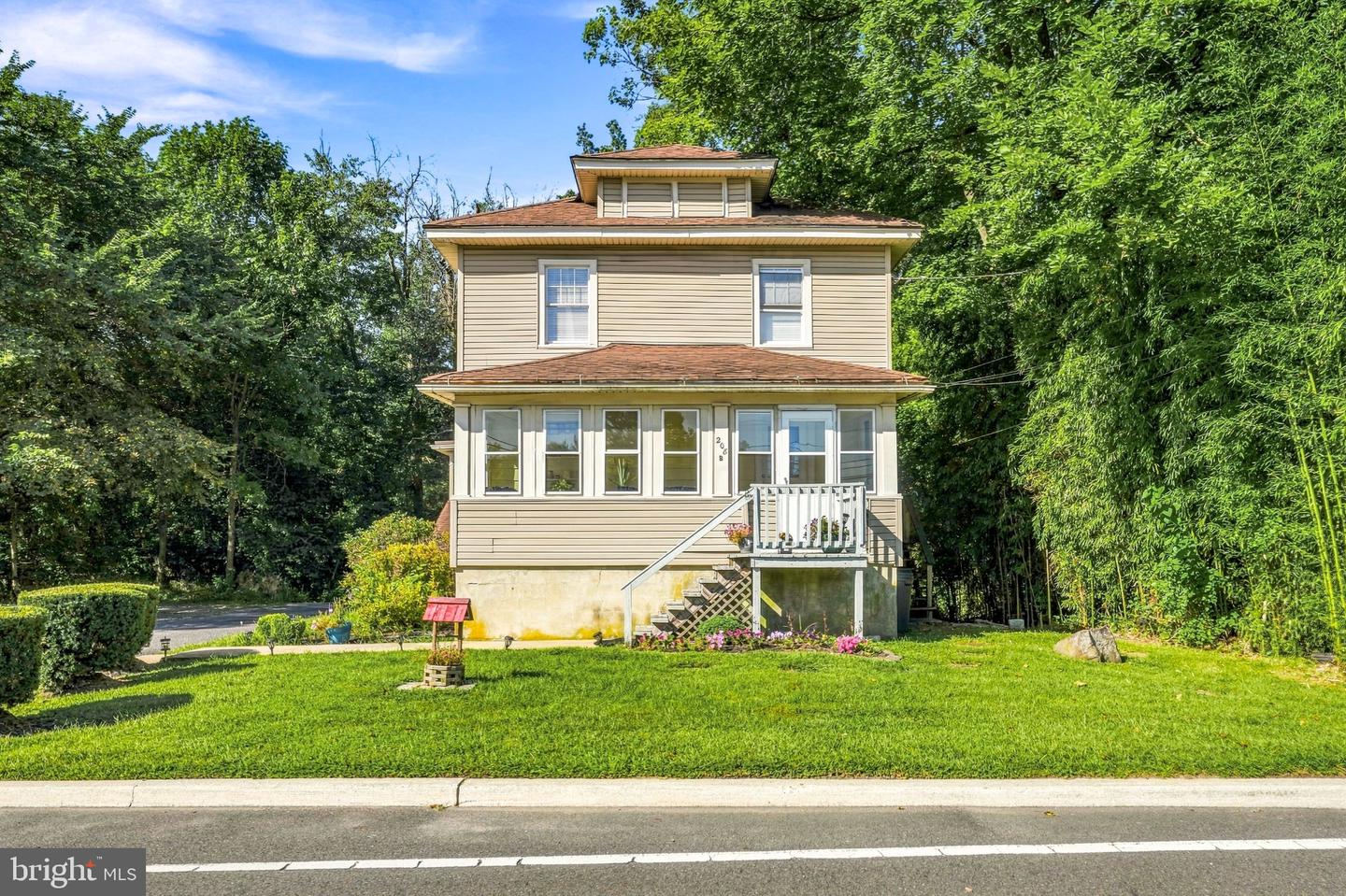 208 Hartford Rd Property Photo 2