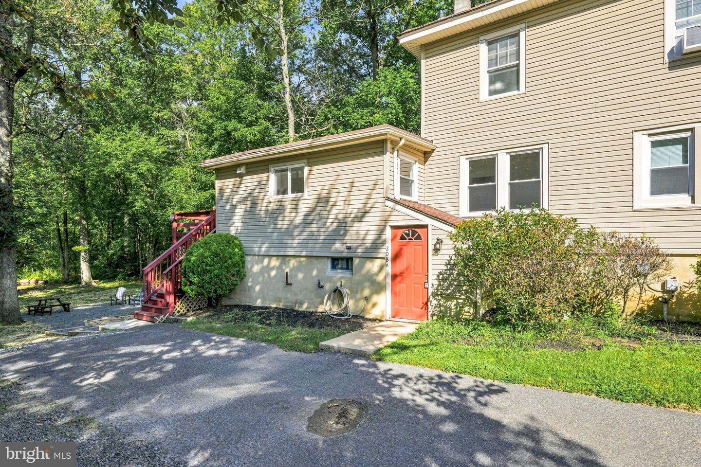 208 Hartford Rd Property Photo 4