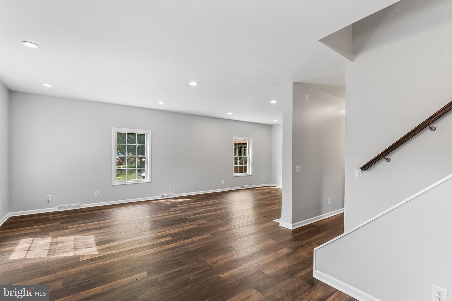 225 Cedar St Property Photo 3