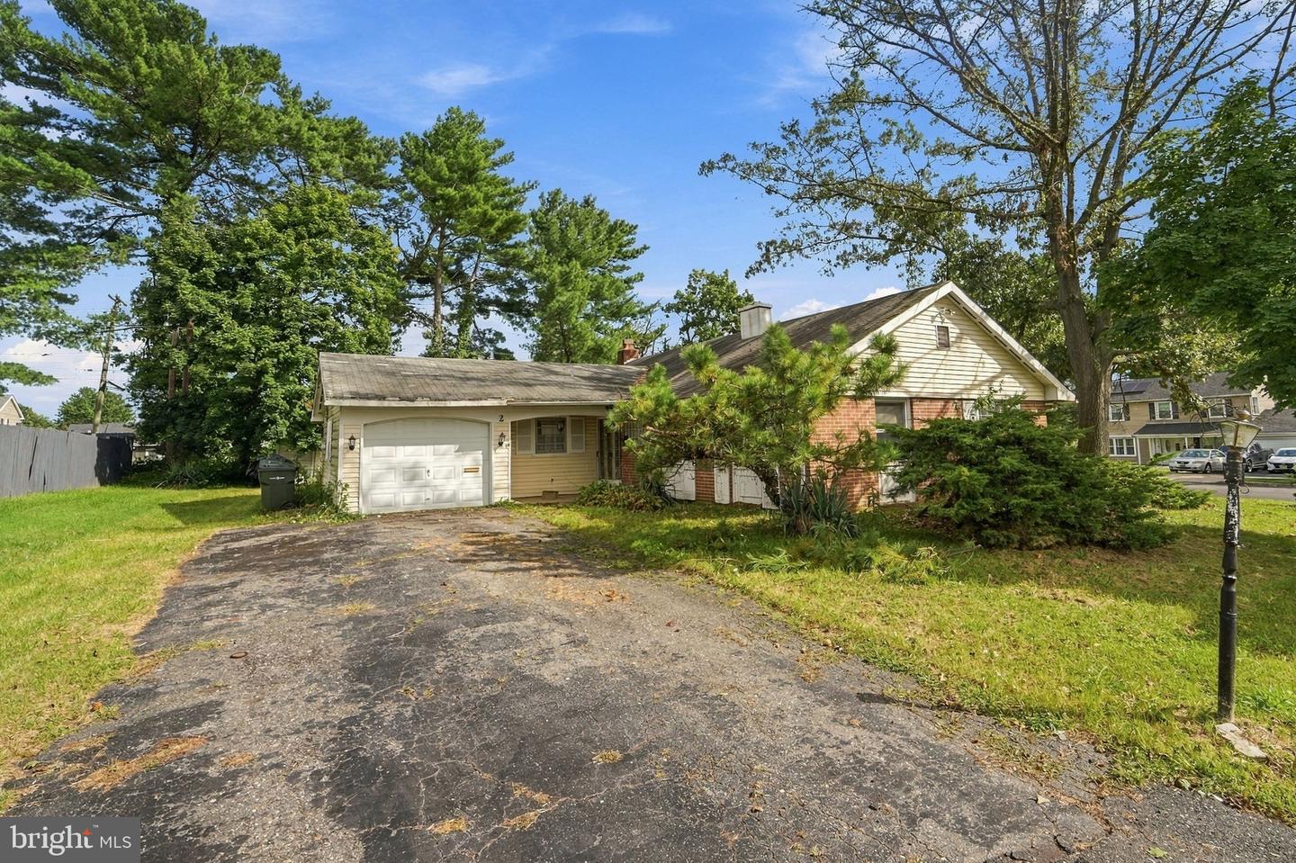 2 BARRINGTON LN Property Photo 1