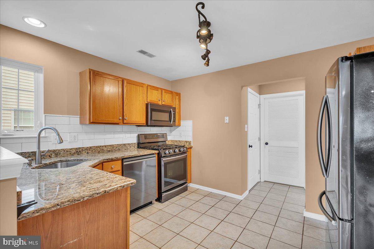 22 Fieldcrest Dr Property Photo 5